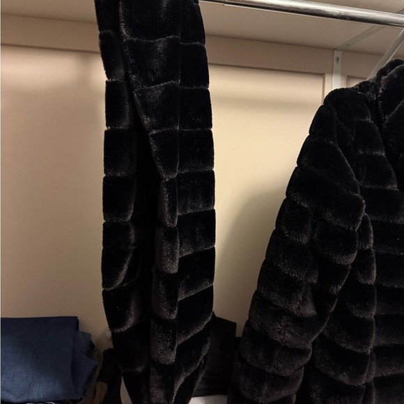 Black Soft Fluffy Jacket & Scarf Set - Brand New, Laura, Size XL - Picture 3 of 4